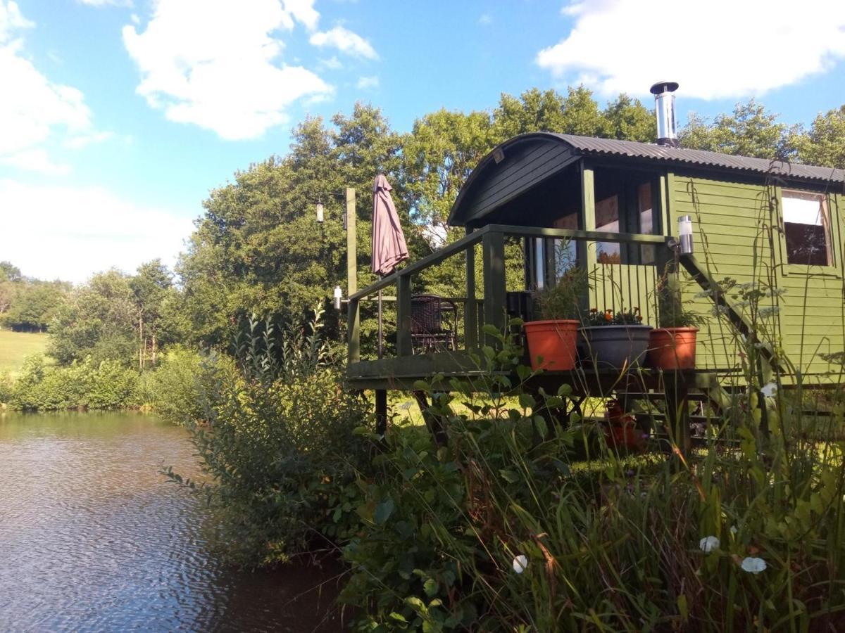 Charming Tranquil Shepherds Hut With Lakeside Balcony 'Roach' Uckfield Buitenkant foto
