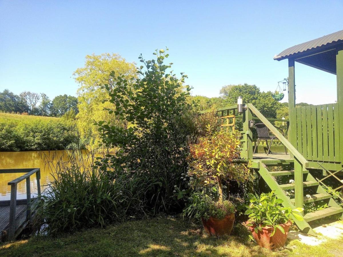 Charming Tranquil Shepherds Hut With Lakeside Balcony 'Roach' Uckfield Buitenkant foto